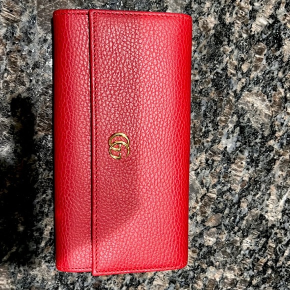 Gucci ❤️AUTHENTIC large red leather wallet like new - Picture 11 of 16
